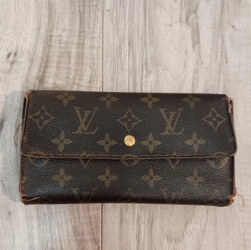 Louis Vuitton Monogram Logo Portefeuille Sarah Long Wallet